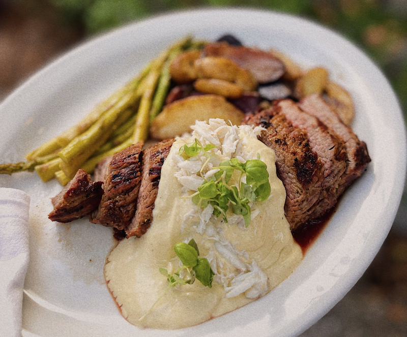 Charlie's L'Etoile Verte elevates the classic pairing with grilled beef shoulder topped with lump crab béarnaise