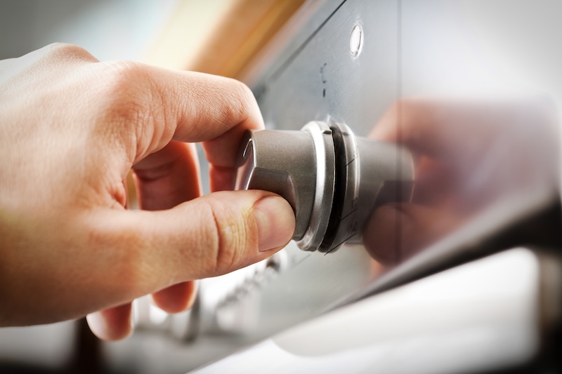 Using the Oven, oven temperature control closeup