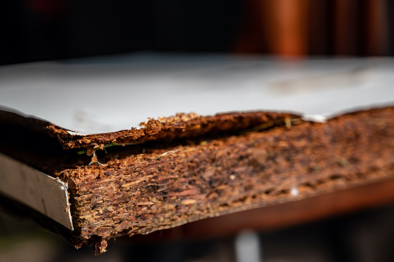 Wood splitting on table bad vintage furniture restoration project