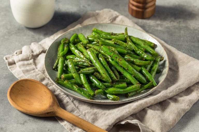 Homemade Sauteed Green Beans with Salt and Pepper