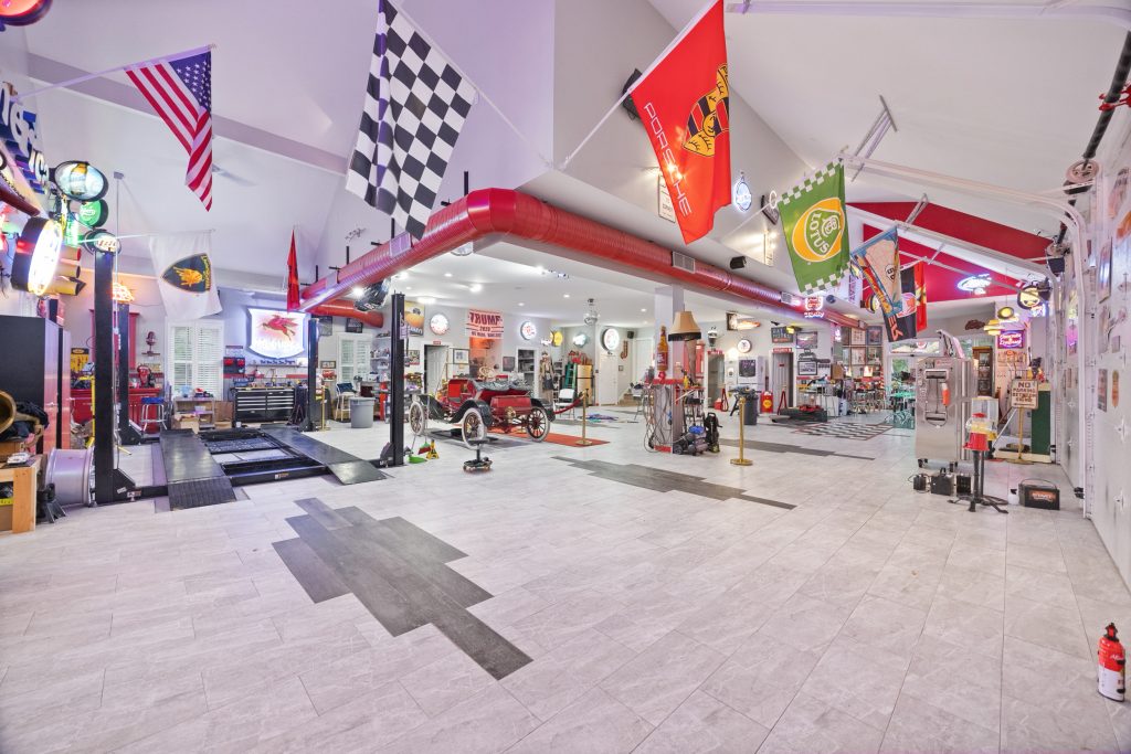 2 High Ponds Lane, Bluffton, SC 29910 - Car Garage
