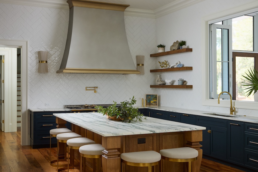 Palmetto Bluff home by Front Light Building Company and Iris and Oak Interiors kitchen