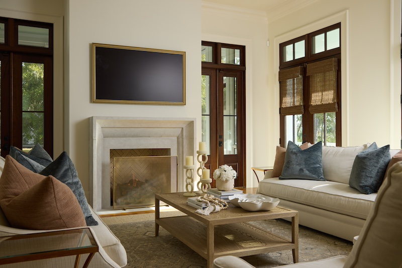 Palmetto Bluff home by Front Light Building Company and Iris and Oak Interiors living room