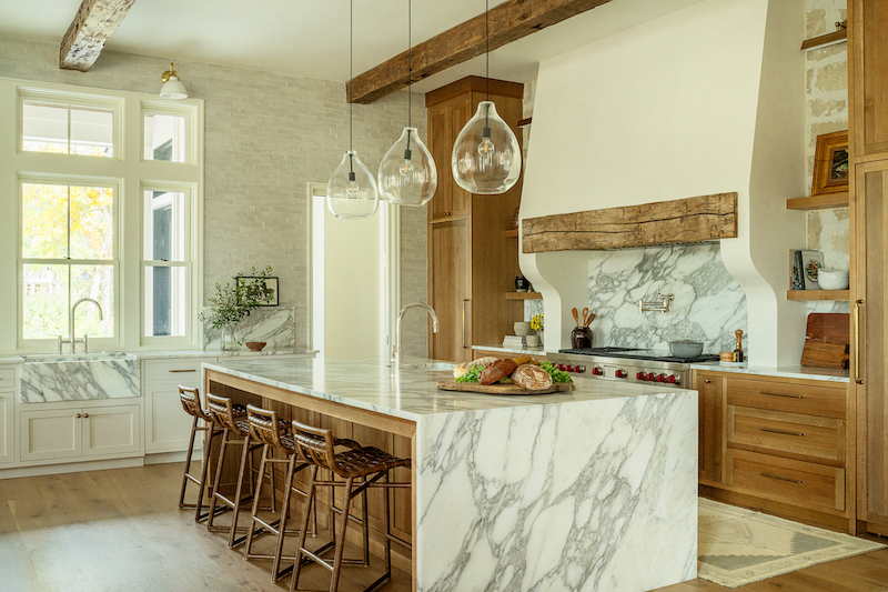 Award-winning kitchen by Court Atkins Group Palmetto Bluff