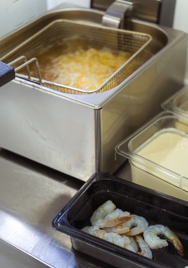Restaurant fryer illustrating the risk of shellfish cross-contamination during food preparation.